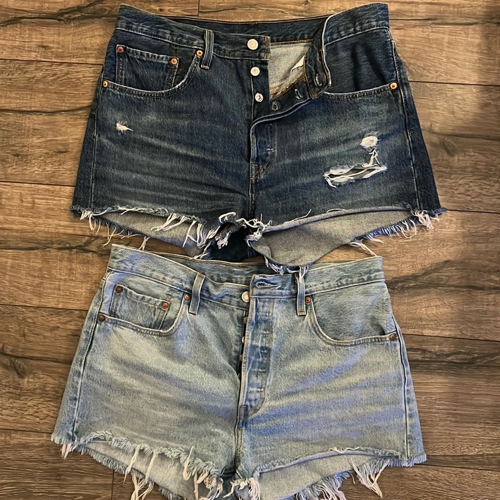 Levi’s 501 short bundle.